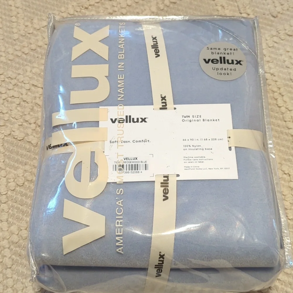Vellux Original Queen Blanket - Soft Nylon Insulated Blanket for Bed Couch Blue